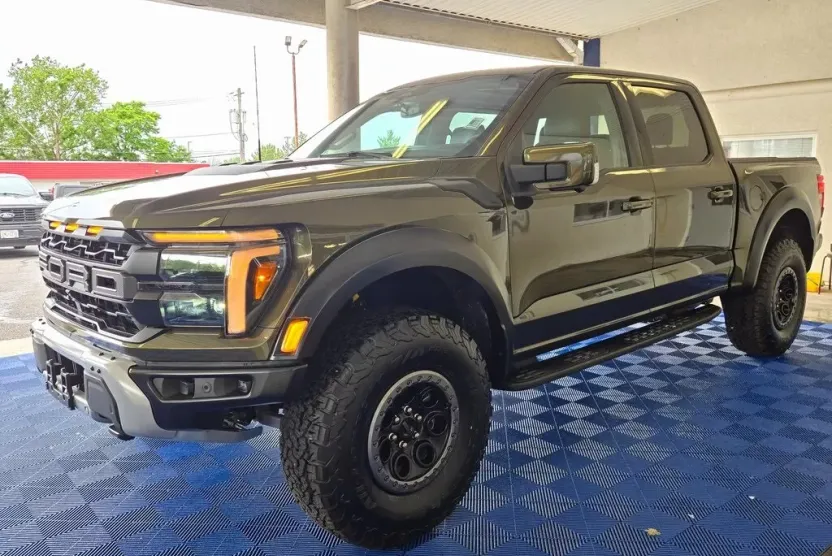 2025 Ford F-150 Raptor photo 1