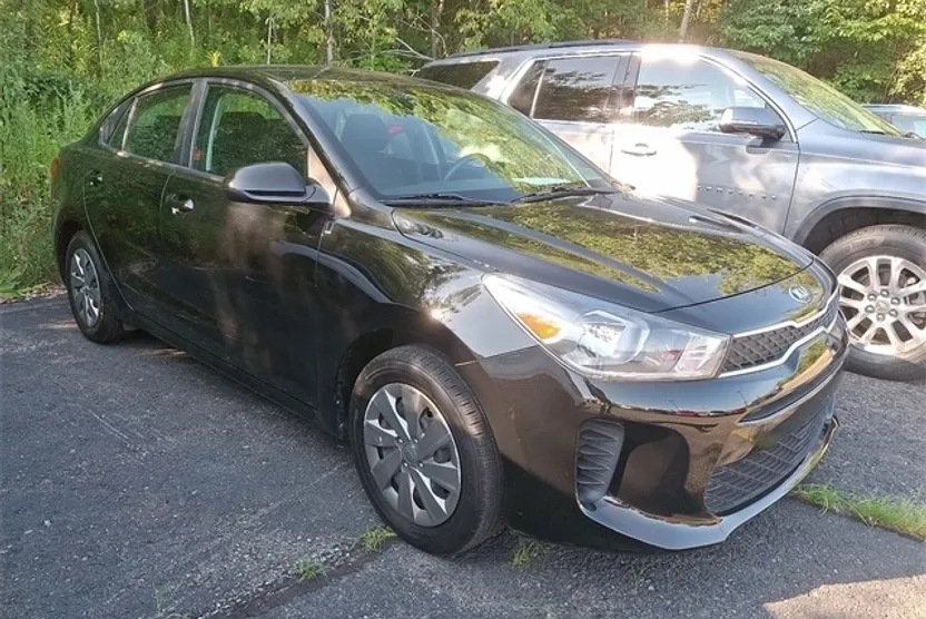 2019 Kia Rio S photo 1