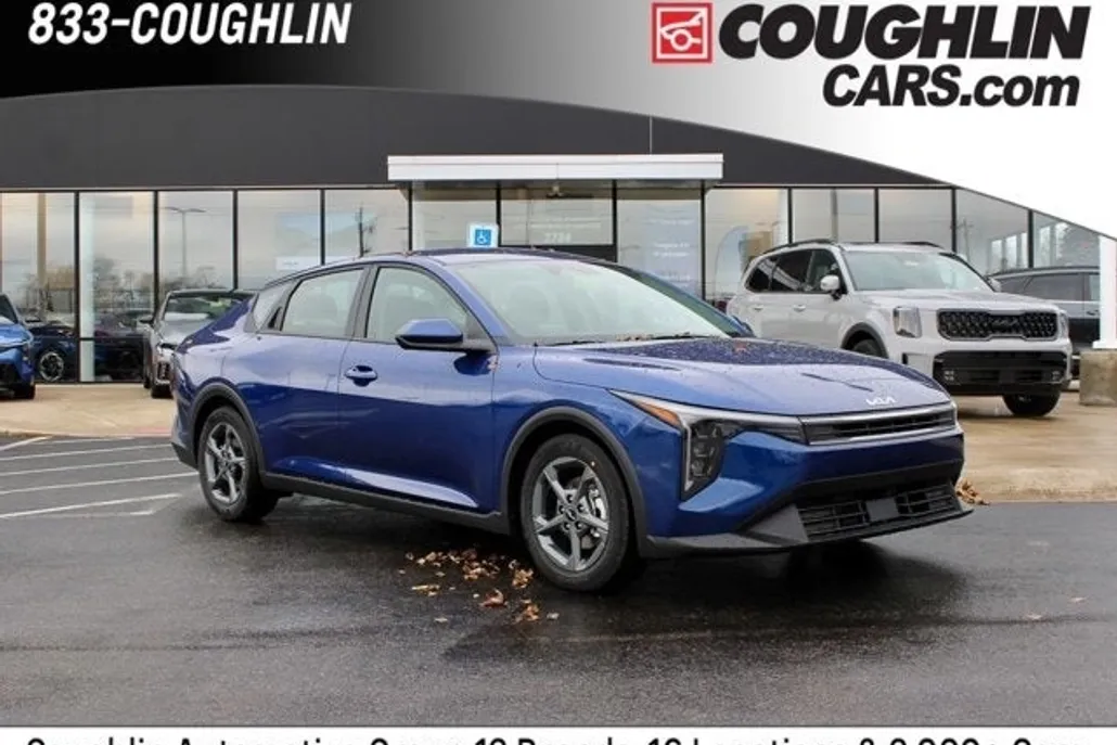 2025 Kia K4 LXS photo 1