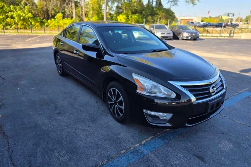 2015 Nissan Altima 2.5 SV photo 1