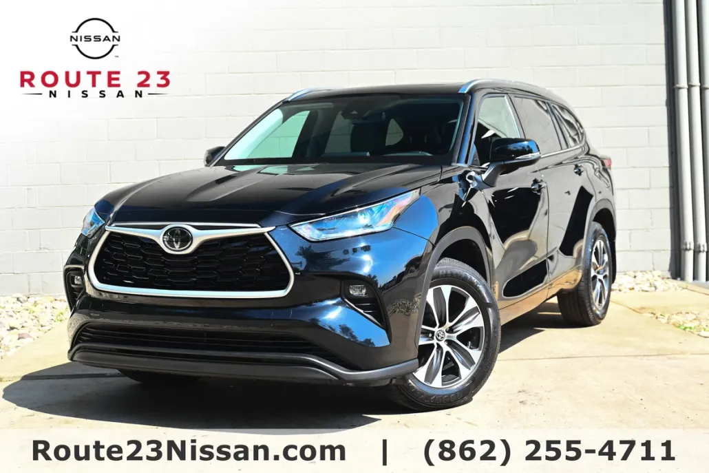 2021 Toyota Highlander XLE photo 1