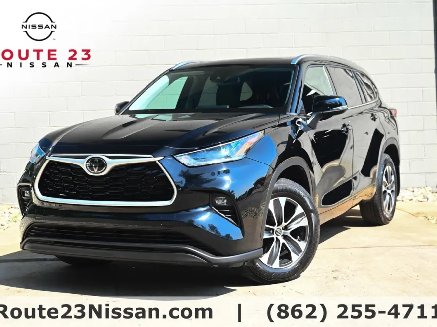 2021 Toyota Highlander XLE photo 1