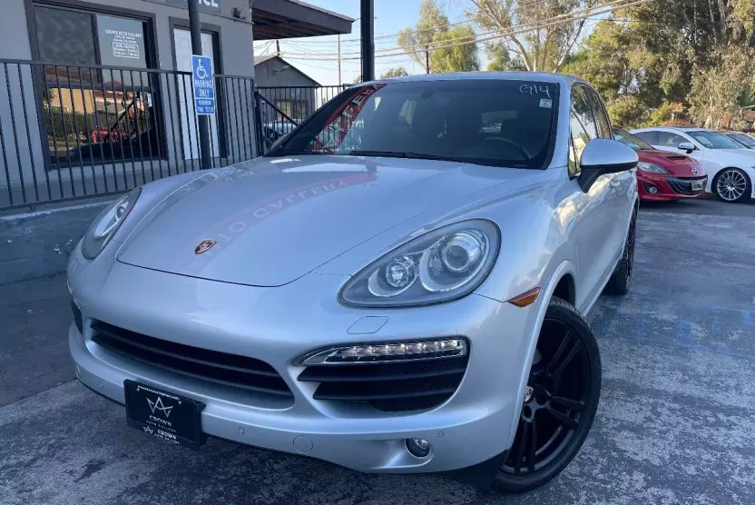 2013 Porsche Cayenne S photo 1