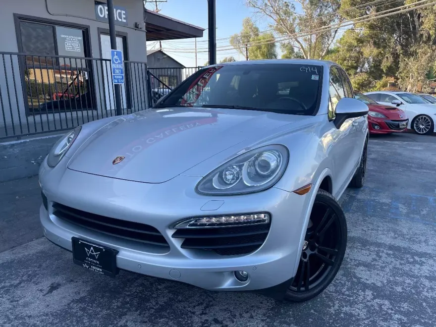 2013 Porsche Cayenne S photo 1