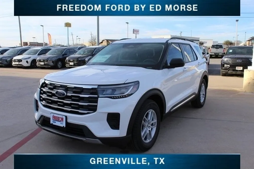 2025 Ford Explorer photo 1