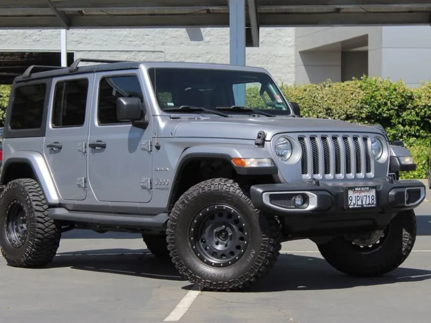 2020 Jeep Wrangler Unlimited Sahara photo 1