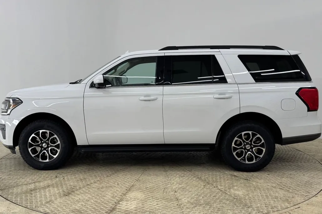 2024 Ford Expedition XLT photo 1