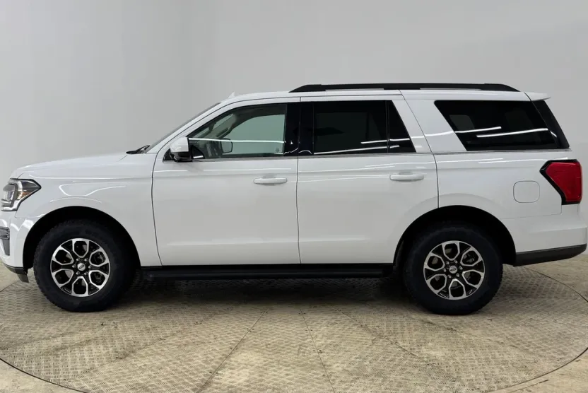 2024 Ford Expedition XLT photo 1
