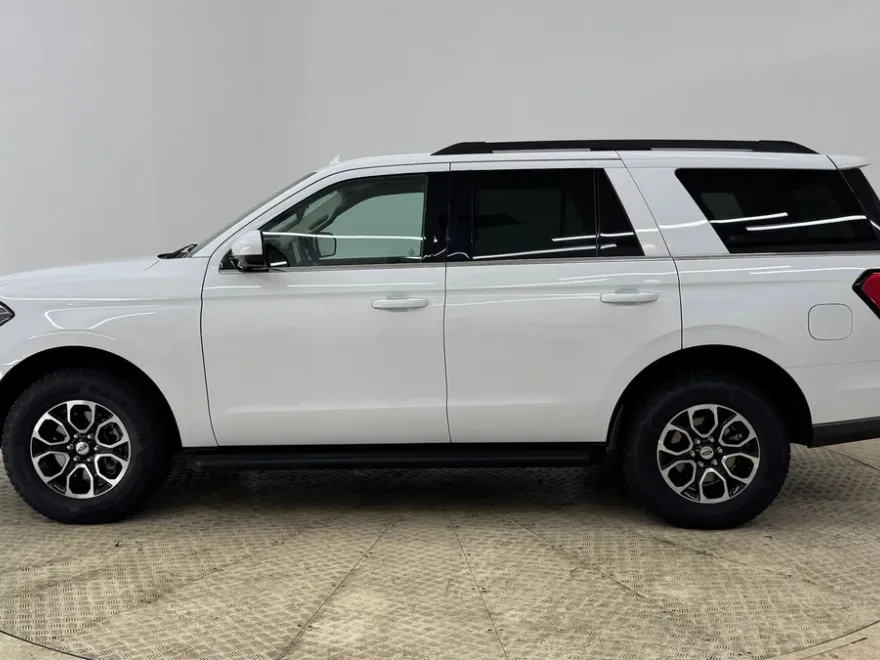 2024 Ford Expedition XLT photo 1