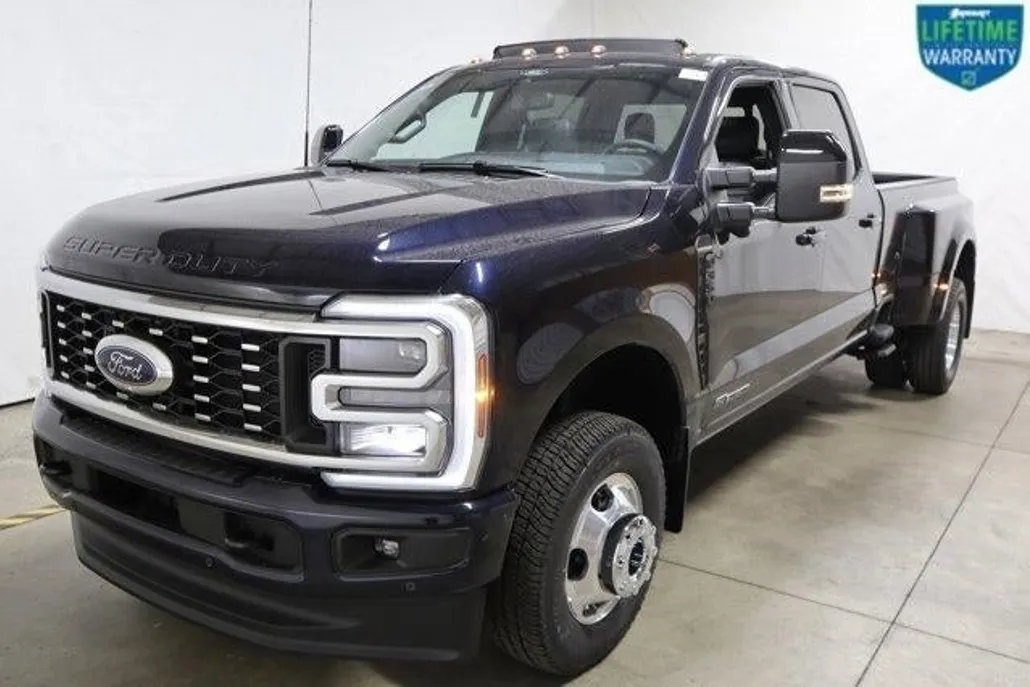2025 Ford F-350 Platinum photo 1