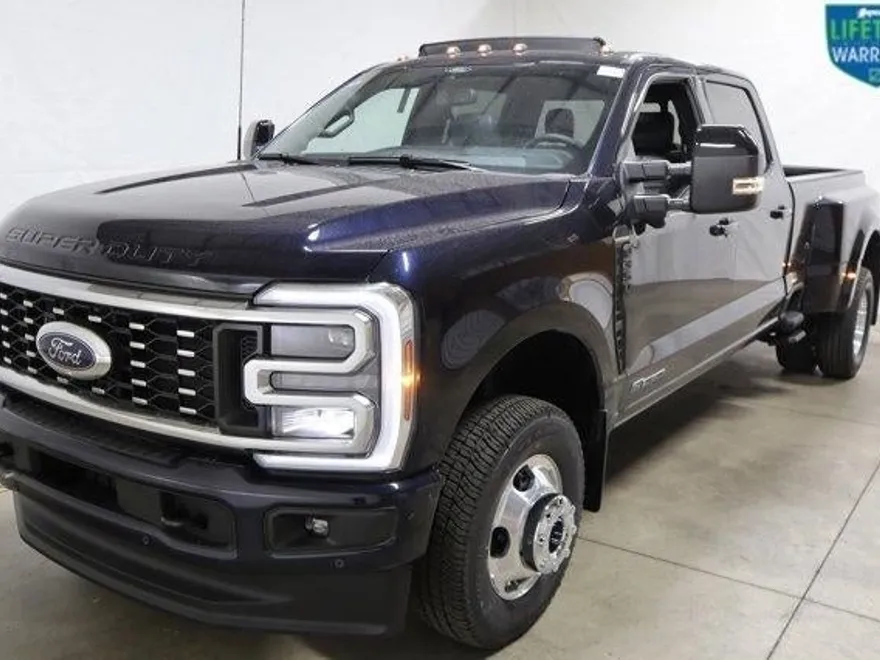 2025 Ford F-350 Platinum photo 1