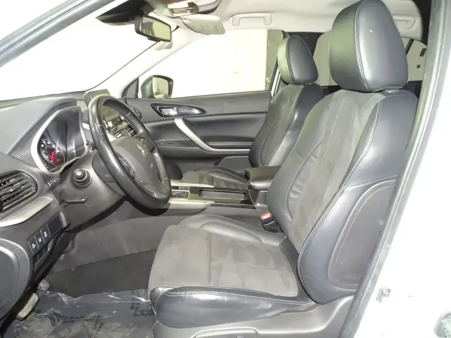 2023 Mitsubishi Eclipse Cross SE photo 7
