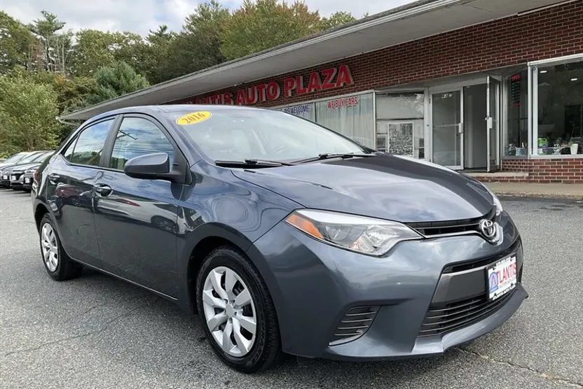 2016 Toyota Corolla LE photo 1
