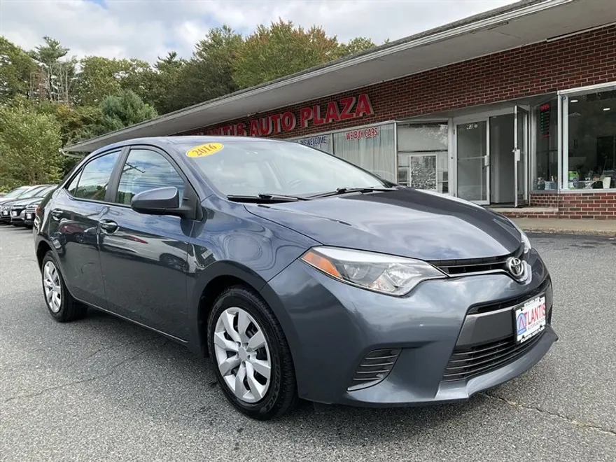 2016 Toyota Corolla LE photo 1