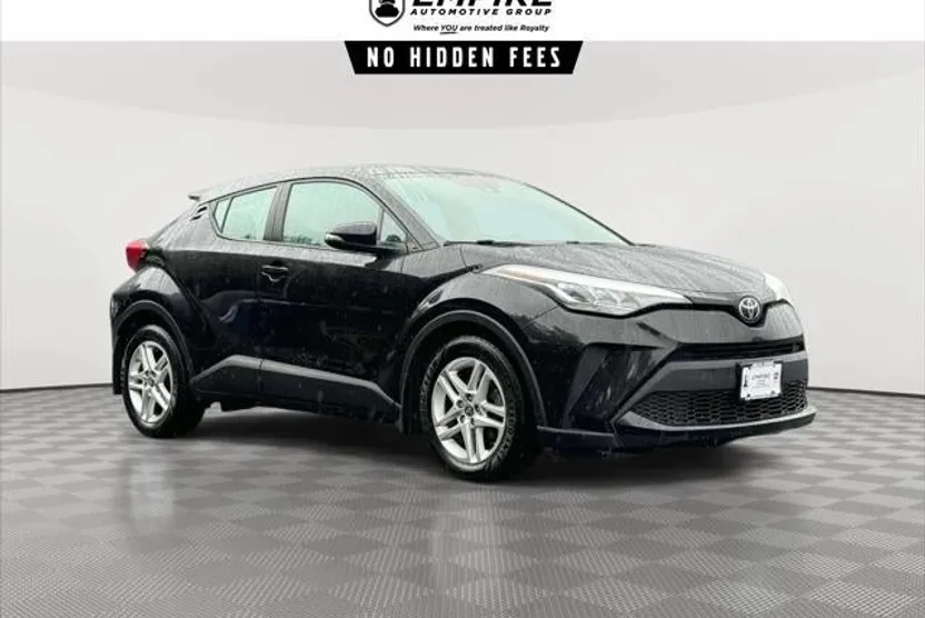 2020 Toyota C-HR LE photo 1