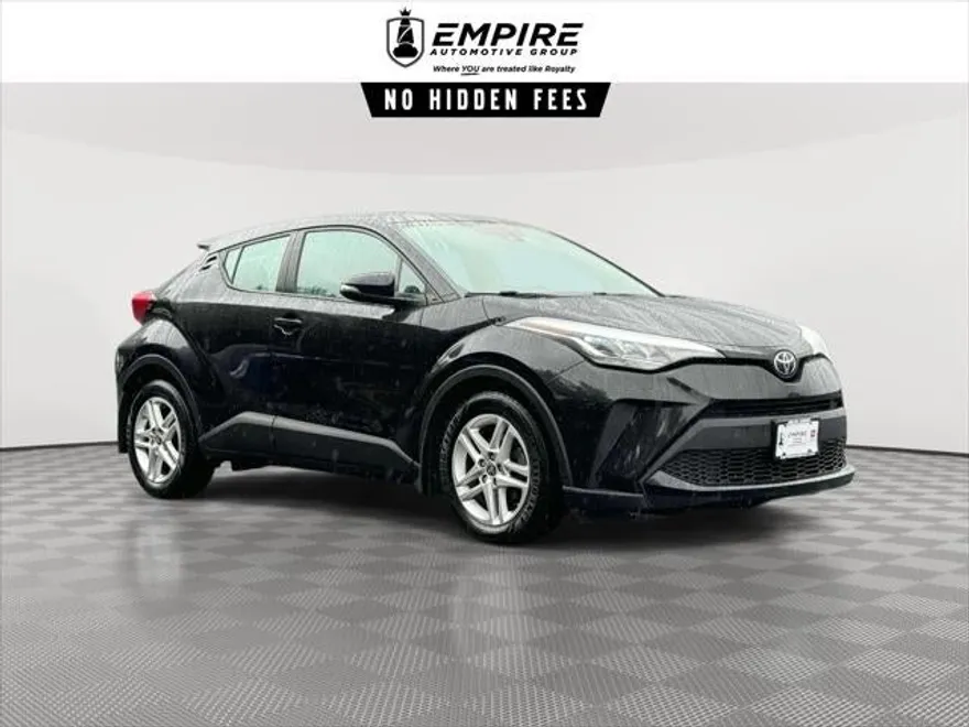2020 Toyota C-HR LE photo 1