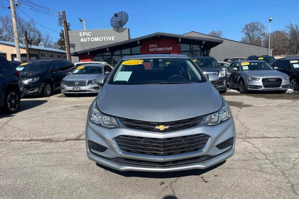 2018 Chevrolet Cruze LS photo 1