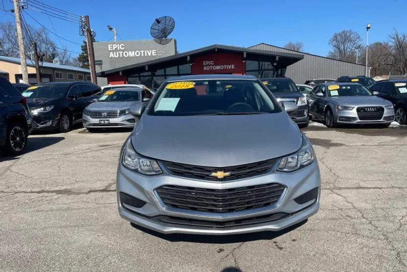 2018 Chevrolet Cruze LS photo 1