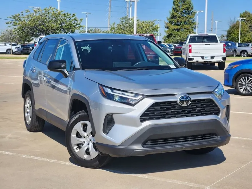 2024 Toyota RAV4 LE photo 1