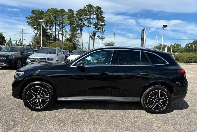 2026 Mercedes Benz GLC 300 photo 1