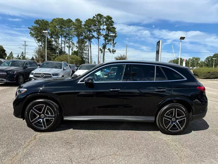 2026 Mercedes Benz GLC 300 photo 1