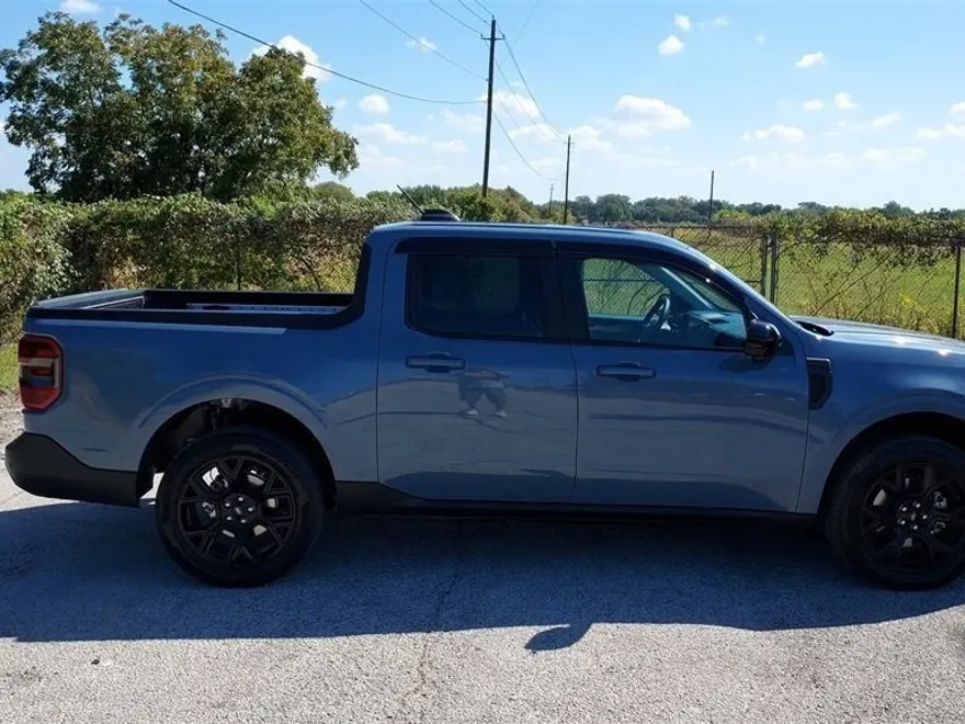 2025 Ford Maverick Lariat photo 1