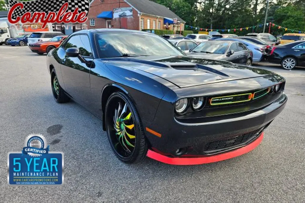 2015 Dodge Challenger SXT Plus photo 1