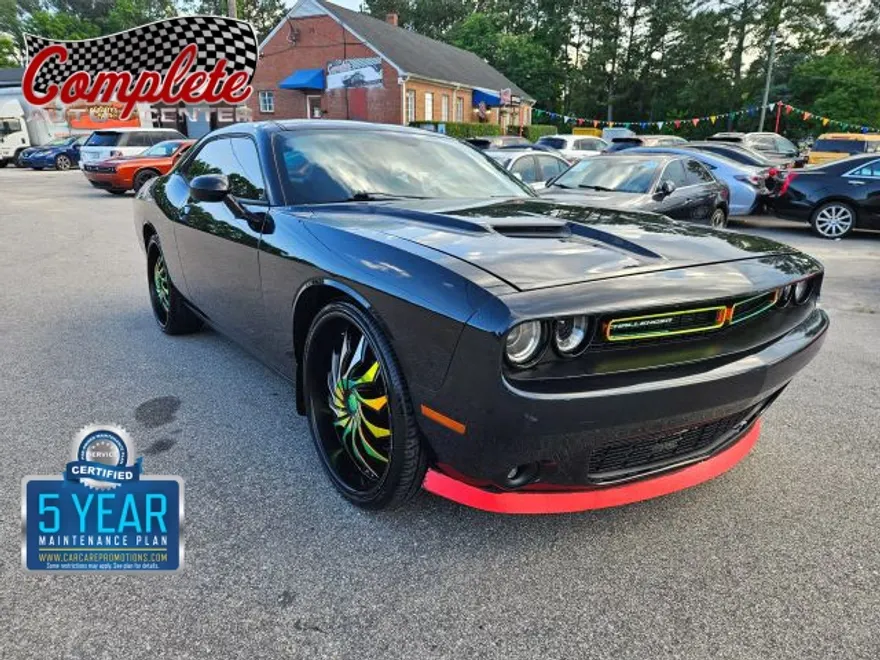 2015 Dodge Challenger SXT Plus photo 1