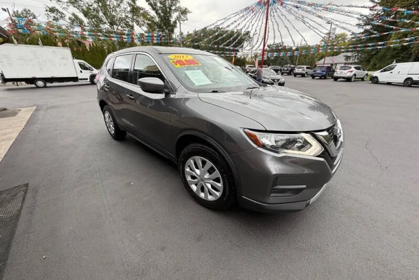 2017 Nissan Rogue S photo 1