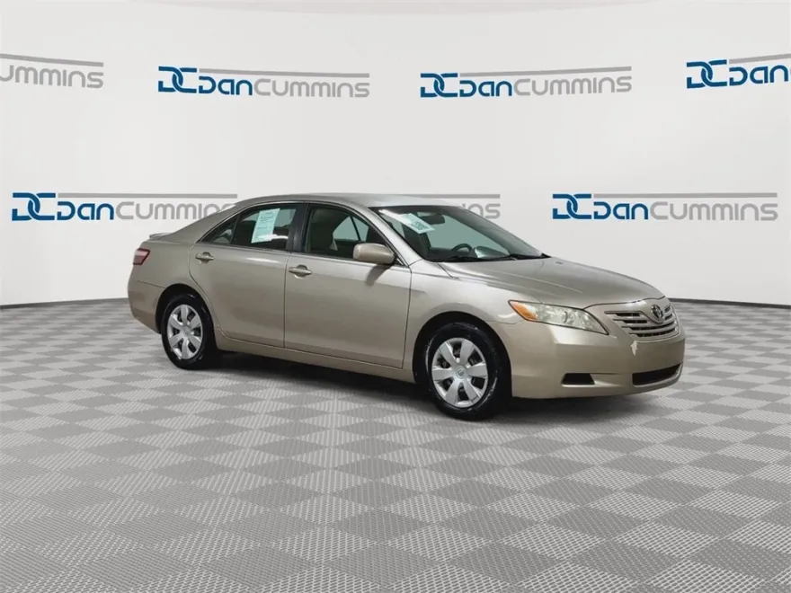 2009 Toyota Camry LE photo 1