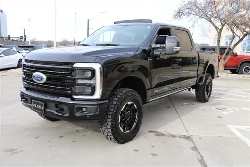 2025 Ford F-250 Platinum photo 1