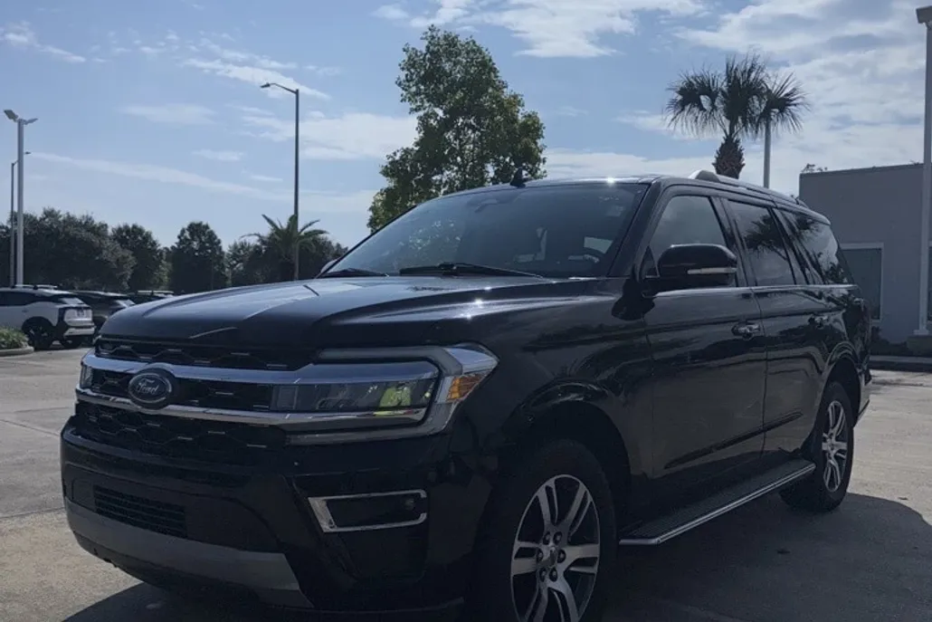2023 Ford Expedition Limited photo 1