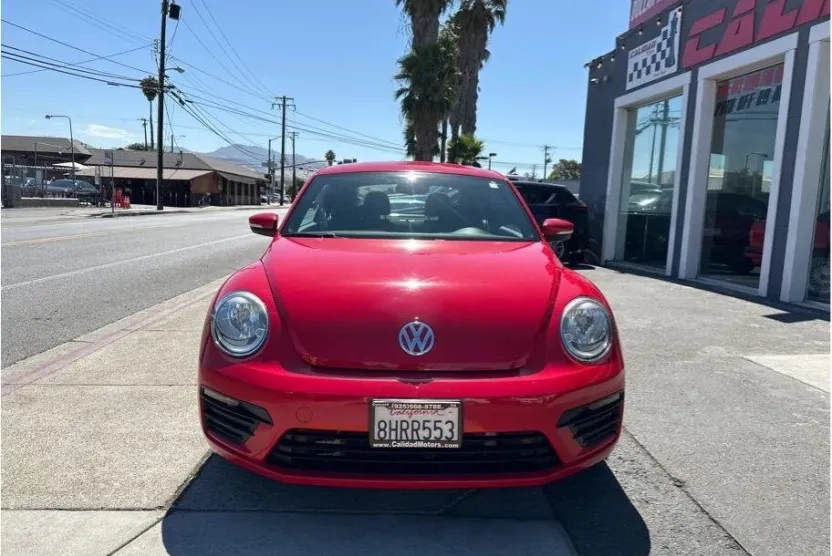 2019 Volkswagen Beetle S photo 1
