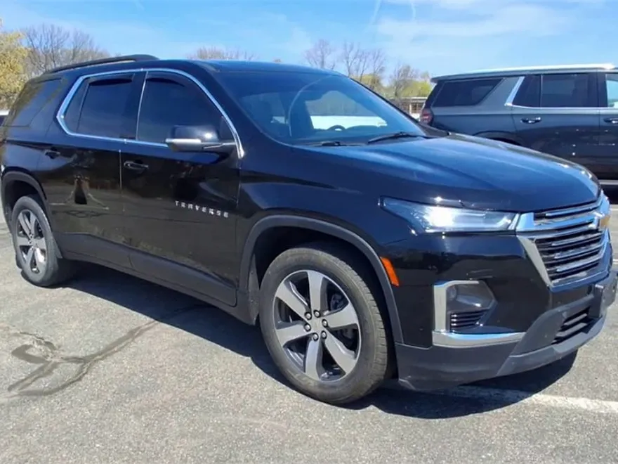 2022 Chevrolet Traverse Leather photo 2