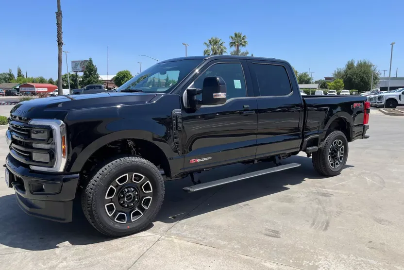 2025 Ford F-250 Platinum photo 1