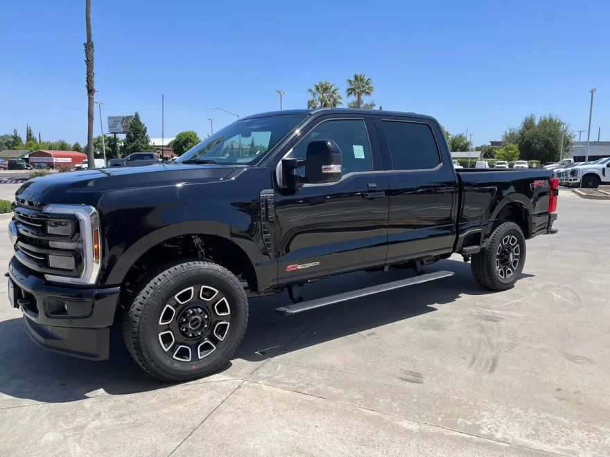 2025 Ford F-250 Platinum photo 1