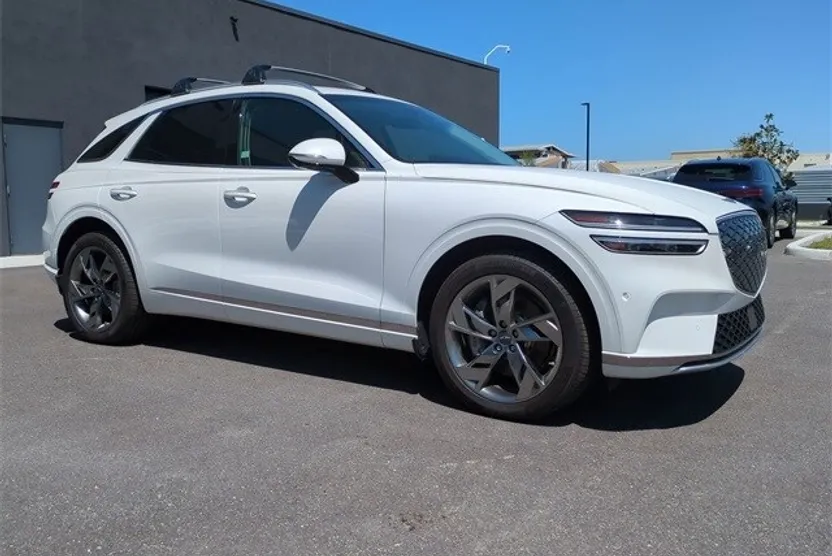 2024 Genesis Electrified GV70 Advanced photo 1