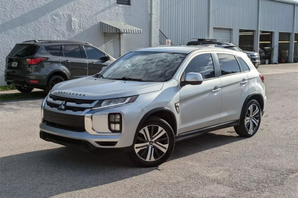 2020 Mitsubishi Outlander Sport ES photo 1