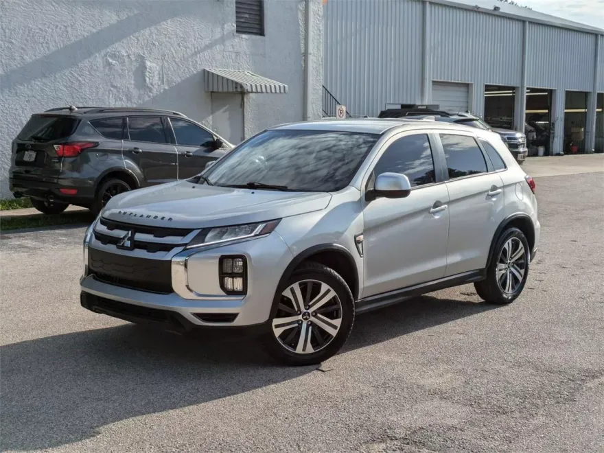 2020 Mitsubishi Outlander Sport ES photo 1