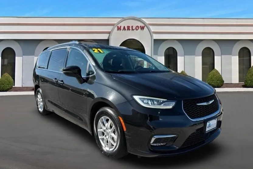 2021 Chrysler Pacifica Touring L photo 1