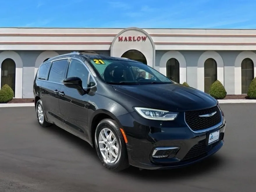 2021 Chrysler Pacifica Touring L photo 1