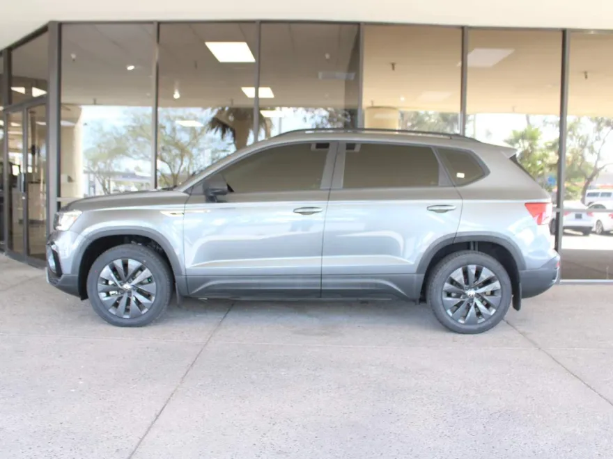 2024 Volkswagen Taos S photo 1