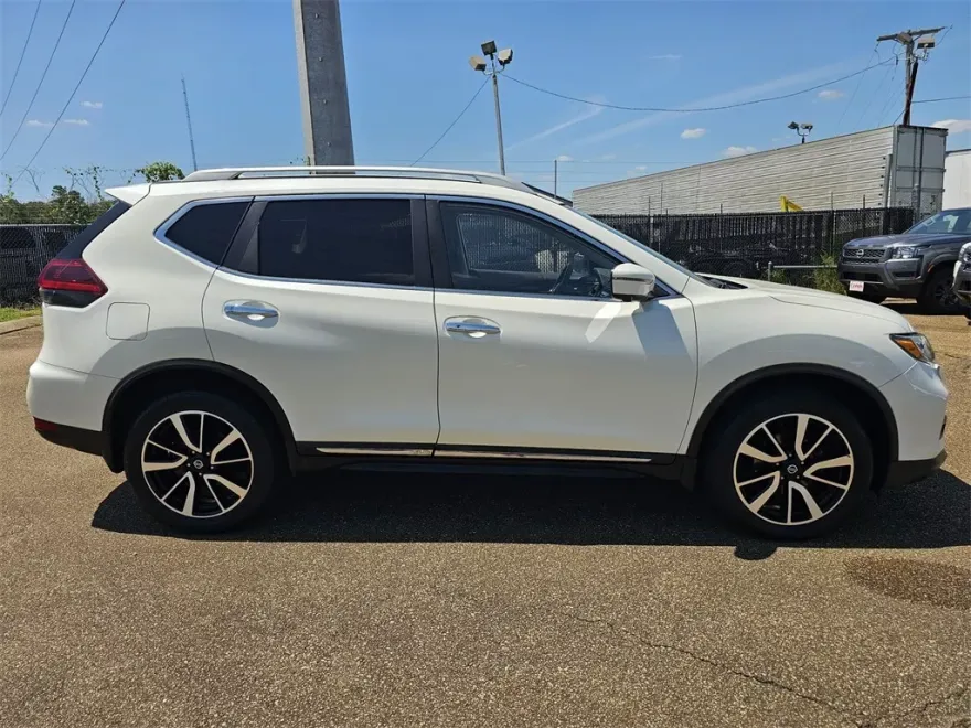 2020 Nissan Rogue SL photo 1