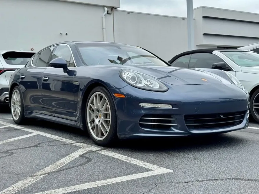 2015 Porsche Panamera 4S Executive photo 1