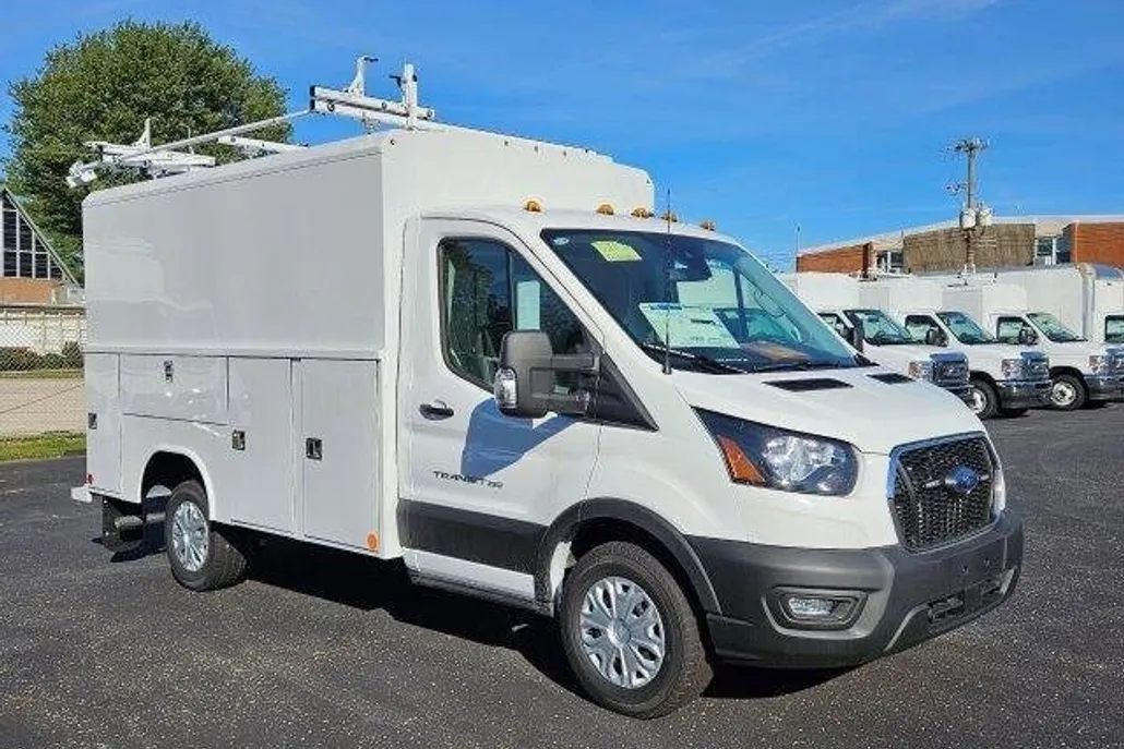 2024 Ford Transit Cutaway photo 1