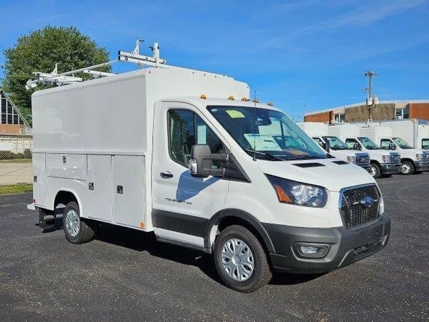 2024 Ford Transit Cutaway photo 1