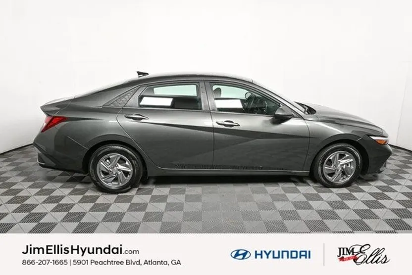 2024 Hyundai Elantra SE photo 1