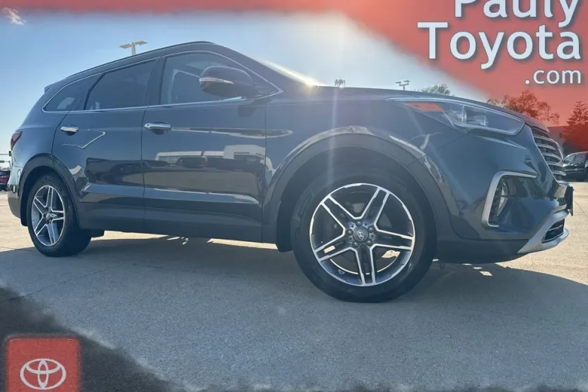 2017 Hyundai Santa Fe SE Ultimate photo 1