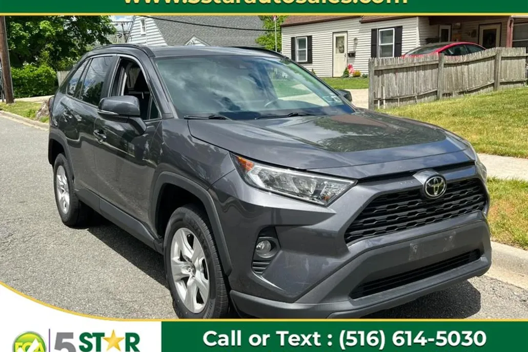 2021 Toyota RAV4 XLE photo 1
