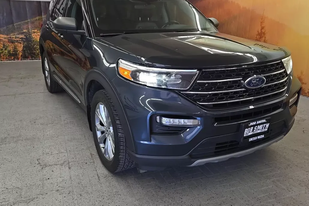 2023 Ford Explorer XLT photo 1